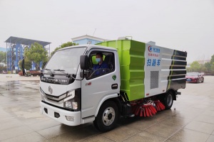 东风小多利卡5.5方扫路车